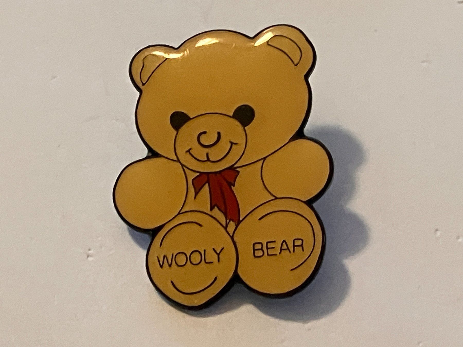 Placchette & Badge: 1 Pin Wooly Bear – Usato da Basel venduto da djwwpp