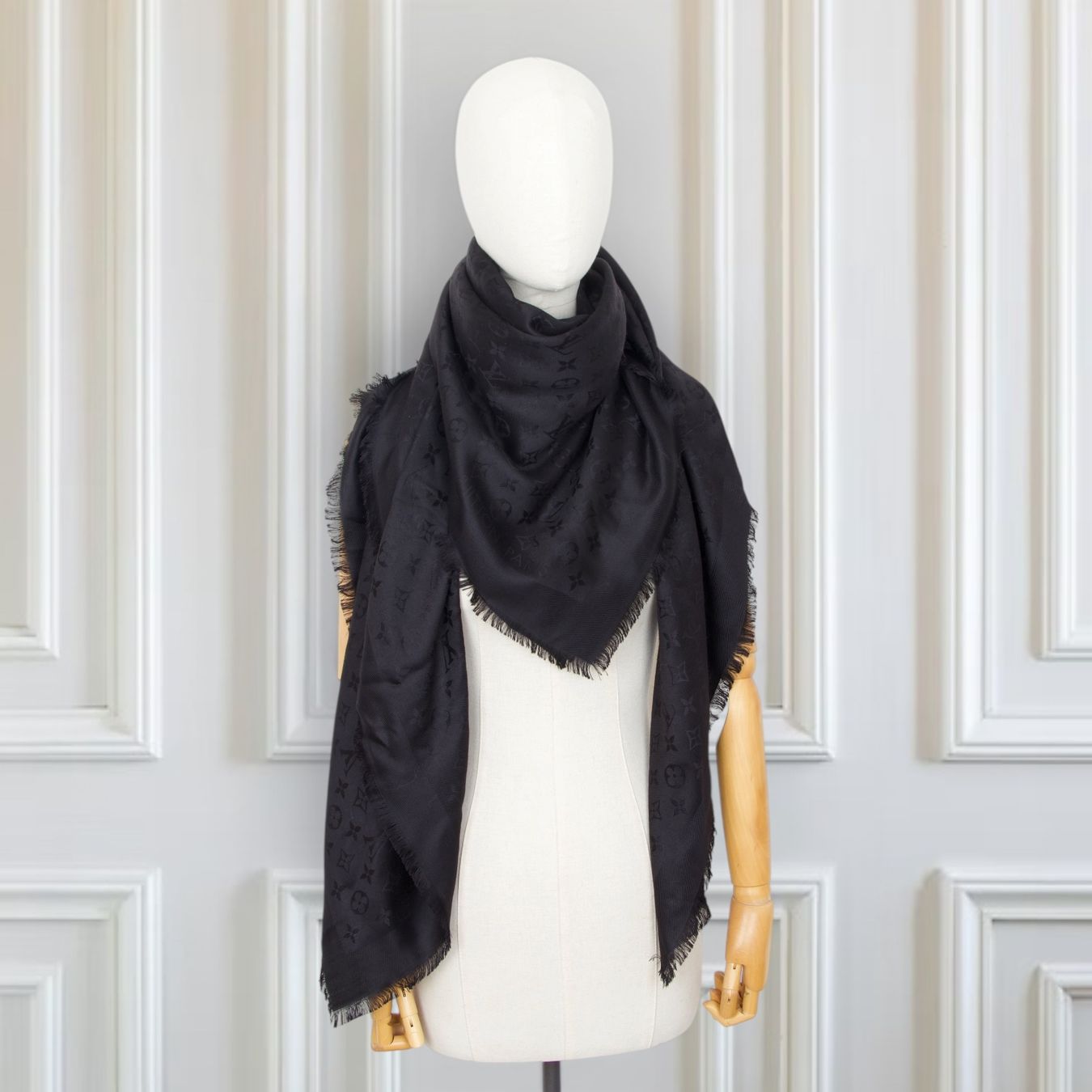 Louis Vuitton Foulards, Tücher & Schals: Louis Vuitton Monogram Schal schwarz – Gebraucht aus Binningen von Designerlabels