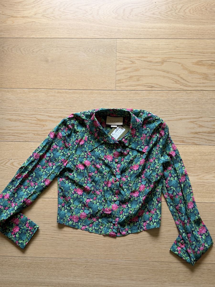 Gucci Chemisiers: Gucci Bluse – Neuf avec emballage d'origine à Zürich par cha_y9x8