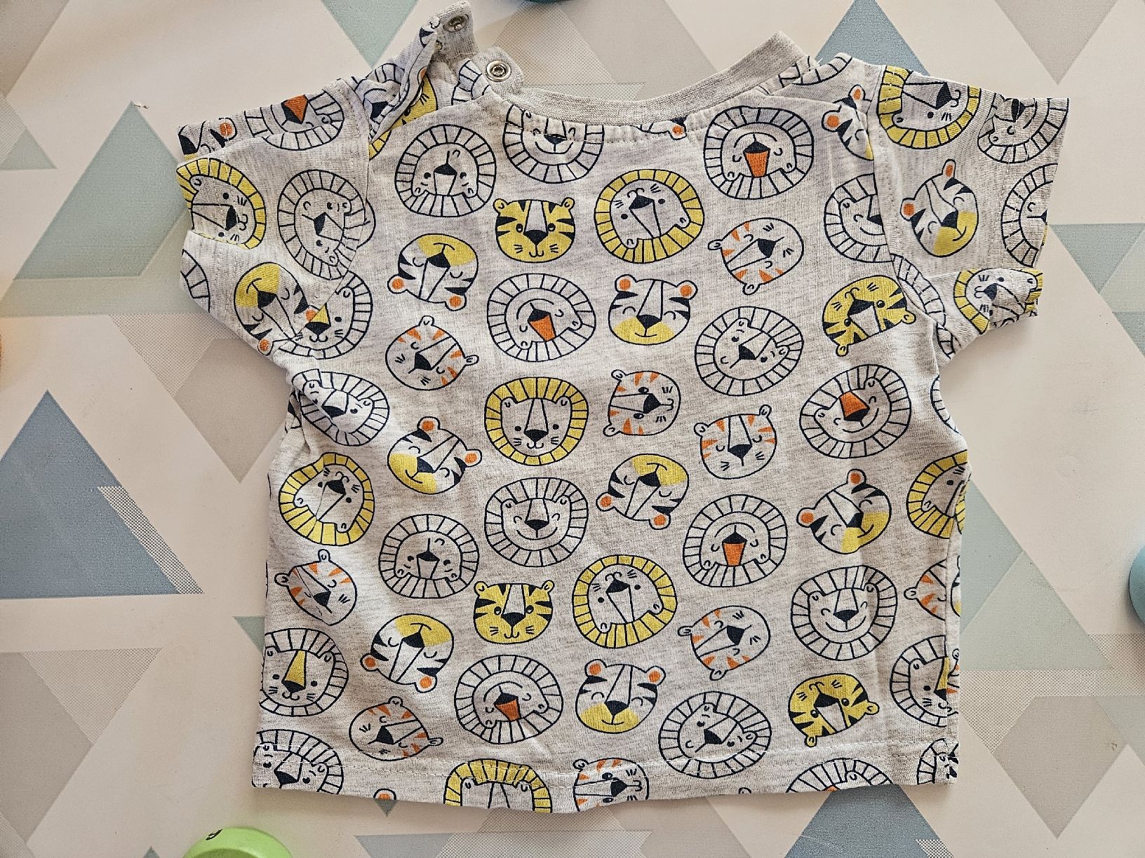 Hemden, Tops & T-Shirts: T-shirt Gr. 74 – Gebraucht aus Worb von jun_fj8w 1