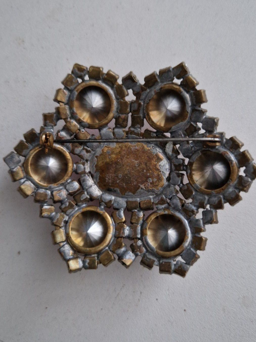 Gablonzer Broches & Aiguilles: Rassige Gablonzer Brosche – D'occasion à Oberwil BL par ehrenamt 1
