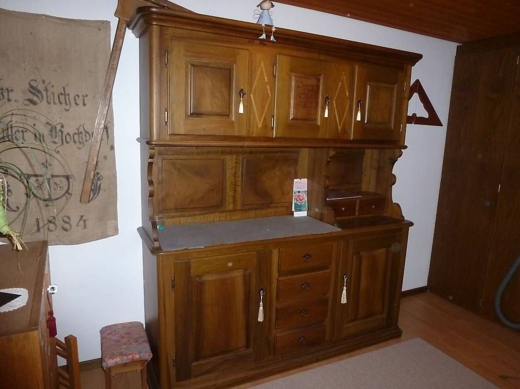 Credenze: Bauern-Buffet Nussbaum massiv – Usato da Würenlingen venduto da suter9a 1