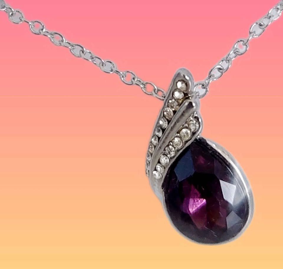 Anhänger: Elegante Halskette, Neu – Neu und originalverpackt aus Aarburg von Glitzerschein
