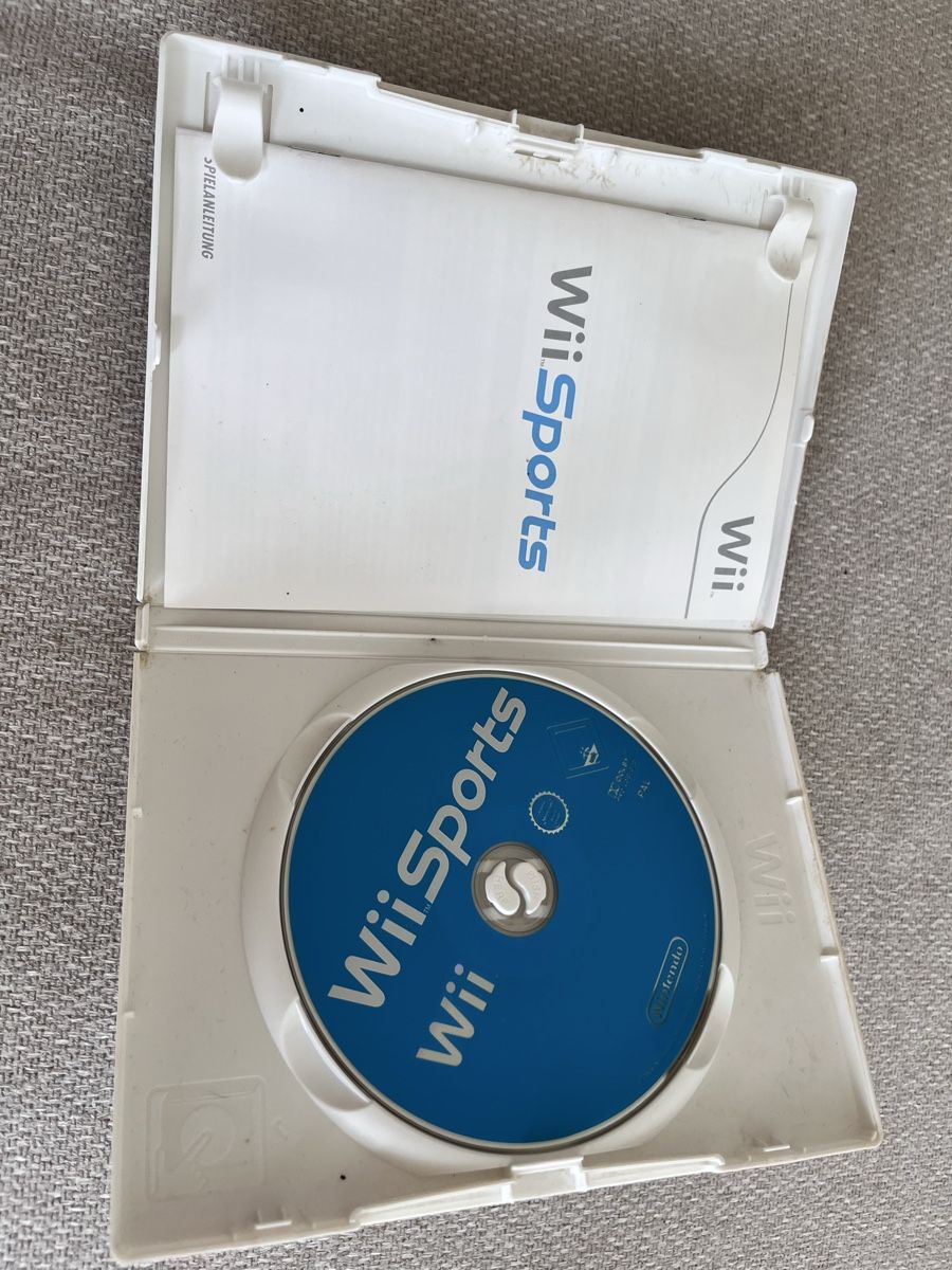 Nintendo Giochi: Wii Sports game disc and case, PAL version – Usato da Lausanne venduto da Danash 2