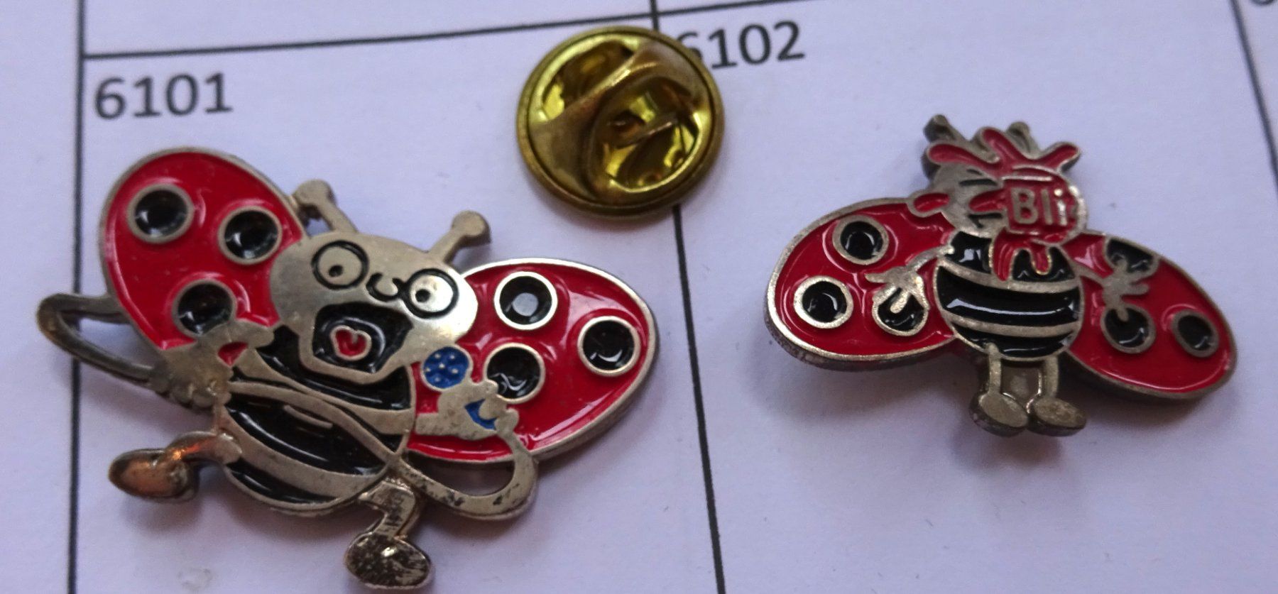 Plaquettes & Badges: 2 Blick Pin  Käfer – D'occasion à Utzenstorf par BUtter81