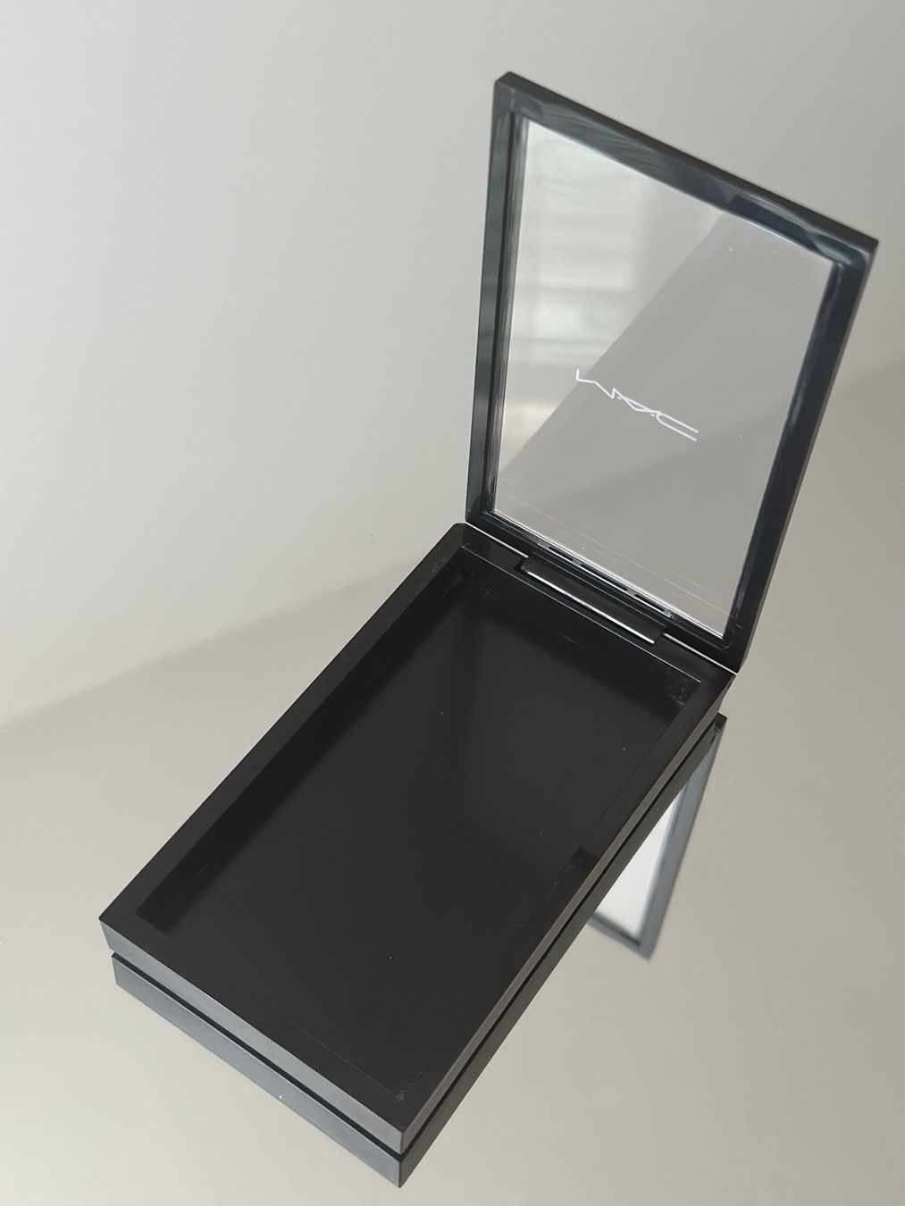 Mac Cosmetics Make-up: M.A.C SMALL REFILLABLE PRO PAL Compact Small Kit – Neu und originalverpackt aus Zürich von methee1107 1