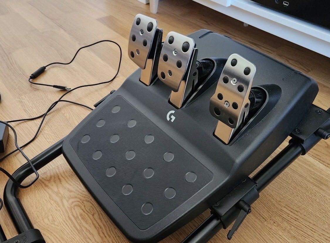 Logitech Controller: Volant logitech G923 avec vitesses et siège  – Usato da Boudry venduto da Francesb 2