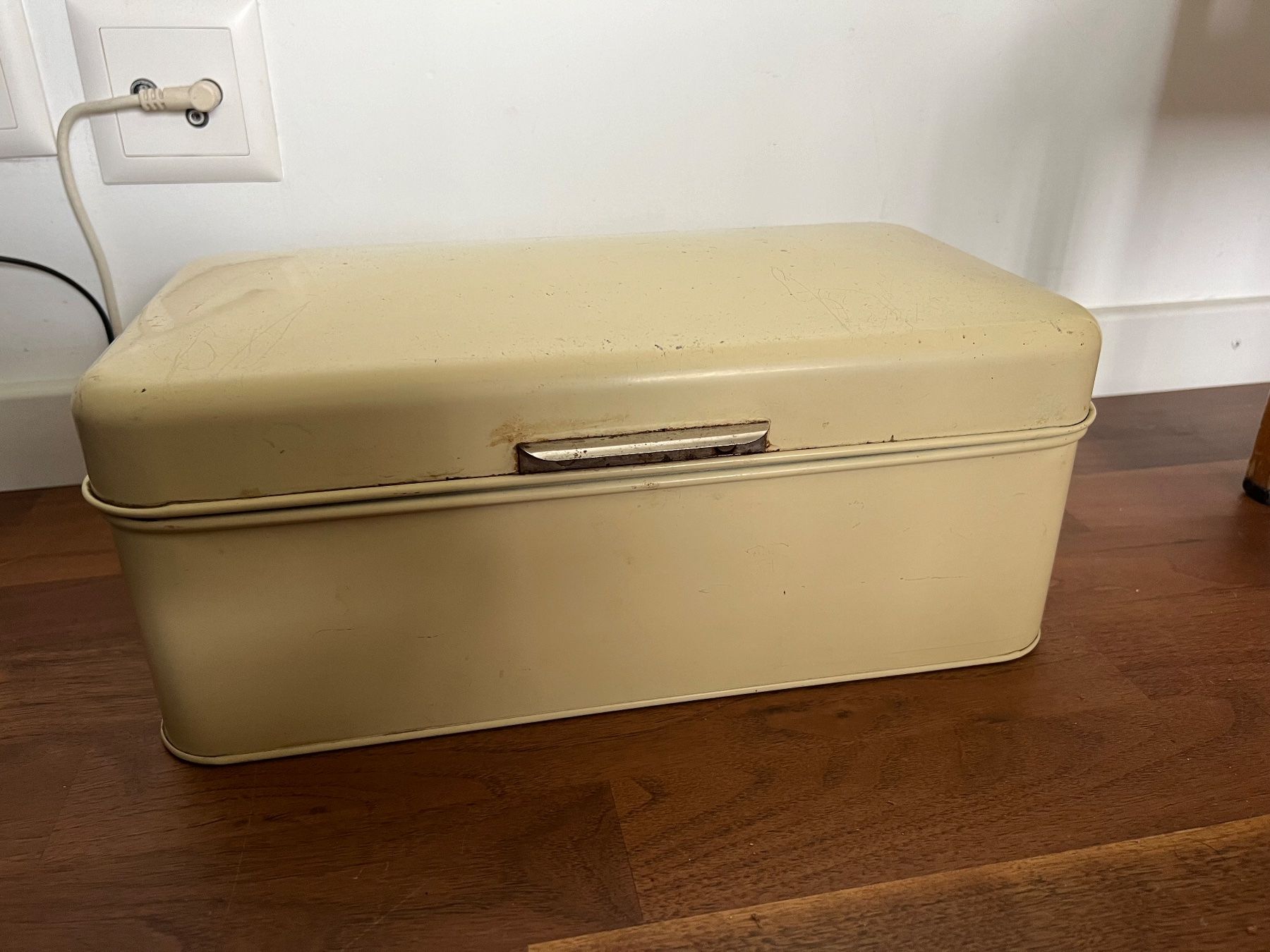 Behälter & Ähnliches: Vintage Brotkasten Blechdose Alt – Gebraucht aus Jona von
