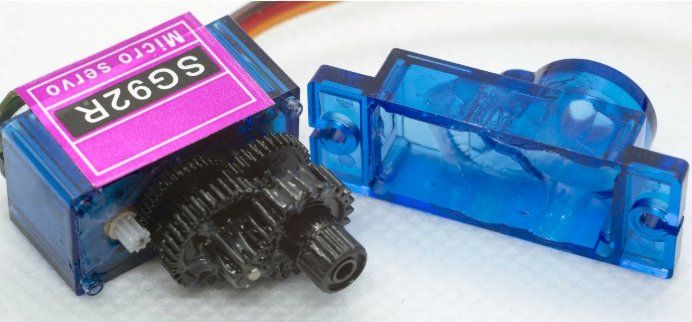 Modellismo RC: RC Servo Set SG92R - 4 Mini Servos im günstigen Set – Nuovo e nell'imballaggio originale da Uzwil venduto da Bruchpilot64 2