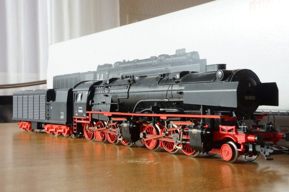 Märklin 37020 Locomotive Vapeur DB 53.0 – Édition H0 Numérique, Son, Lumière, Vitrine