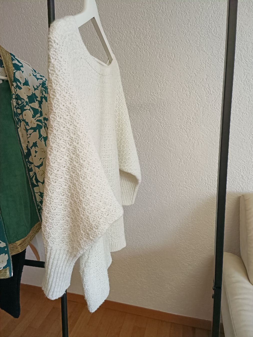 Pullover & Sweatshirts: Pull d'hiver, écru, taille unique - Superbe affaire! – Gebraucht aus Chermignon-Bas von deb_vme 1
