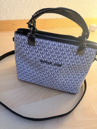Handtasche Michael Kors Logo Muster schwarz weiss gebraucht