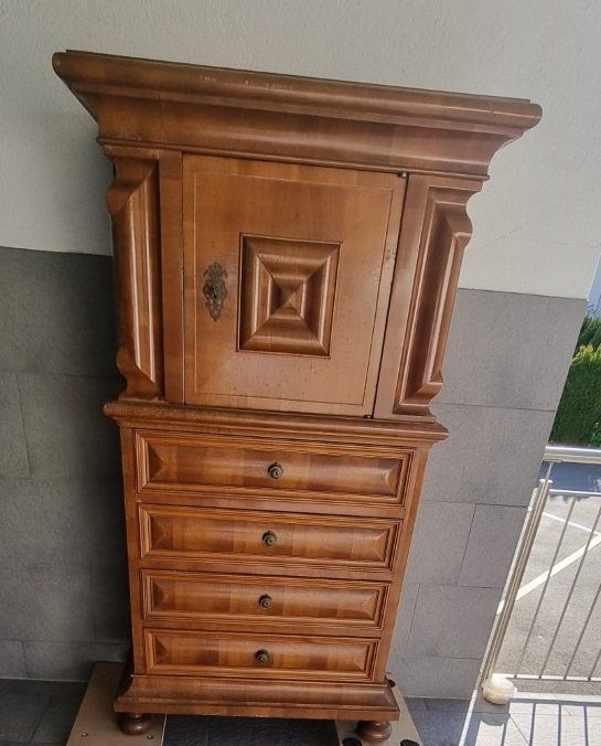Schränke: Sehr schöner Windelschrank Windellade antik – Gebraucht aus Flums von Flumsantik