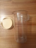 Tupperware Kännchen 350 ml mit Deckel und Ausgussöffnung