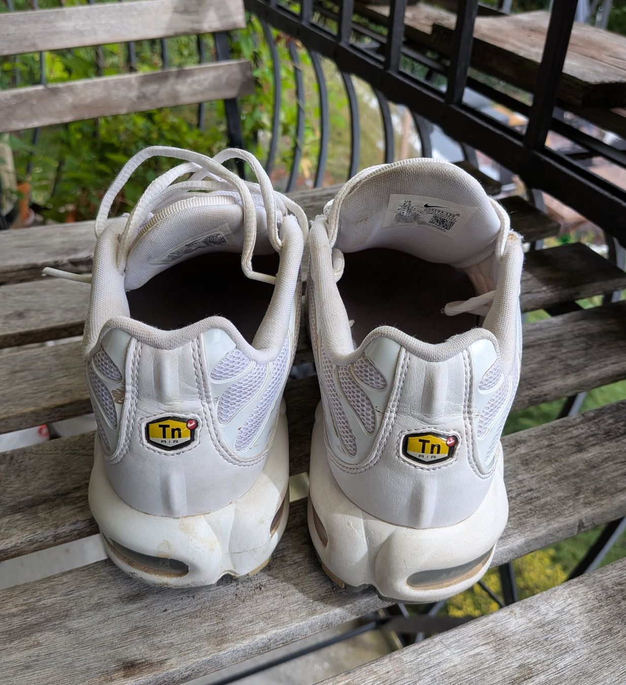 Nike Herrenschuhe: Nike Air Max Plus "All white" – Gebraucht aus Wallisellen von Areufer 1