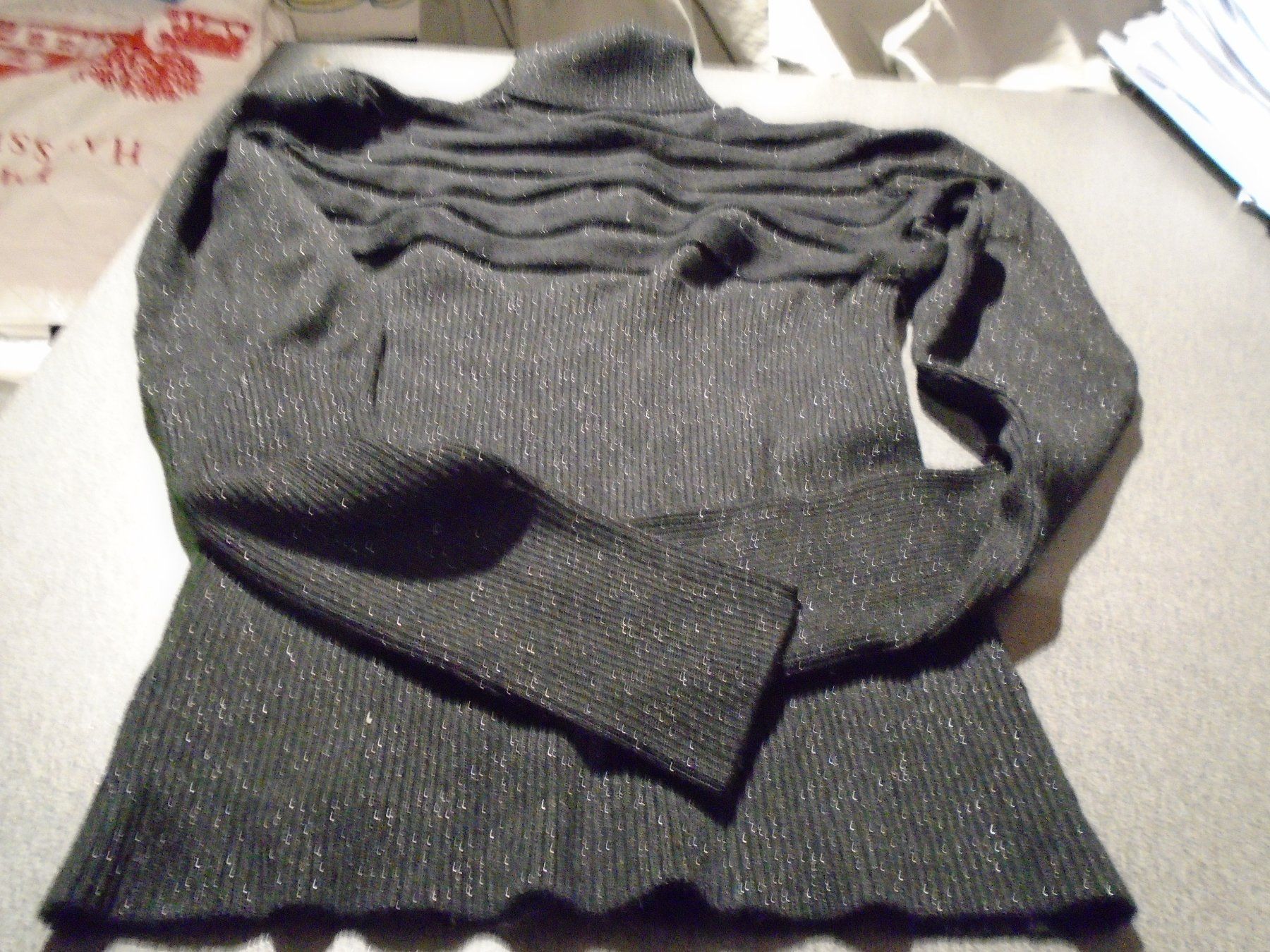 Pullover & Sweatshirts: Rollkragenpullover ca. Grösse S, schwarz/silbrig gesprenkelt – Gebraucht aus Zürich von abraxas1291