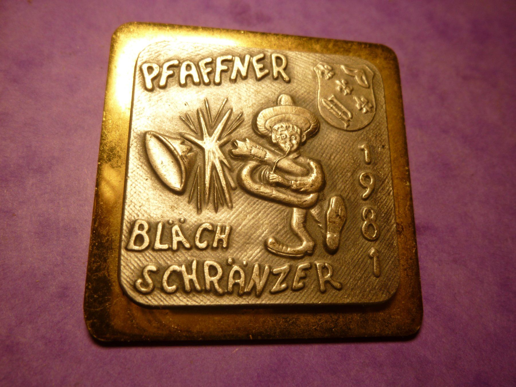 Plaquettes & Badges: PFAFFNAU 1981 GOLD – D'occasion à Ried (Muotathal) par Mandarin02