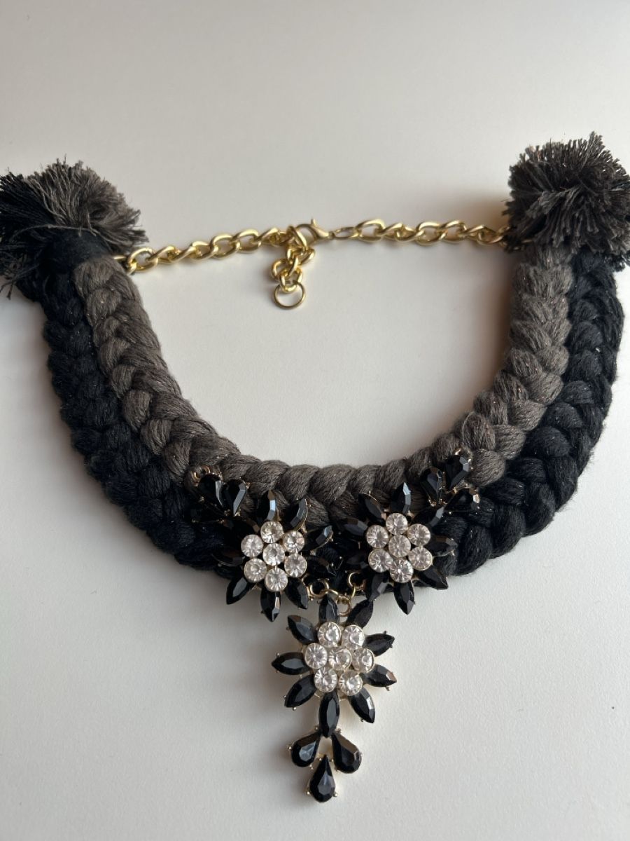 Catenine: Handgemachte Statement-Kette mit Blumen und Quasten – Usato da Rickenbach ZH venduto da nathifa