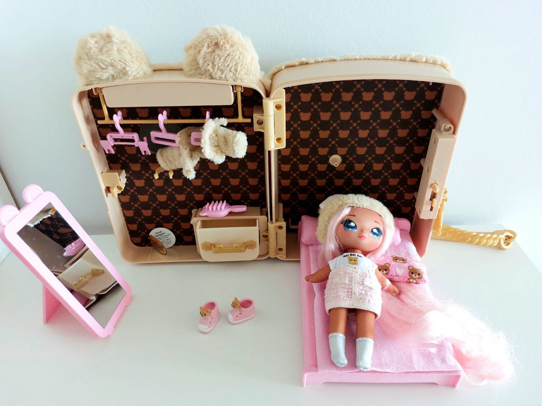 MGA Puppen: Poupée NA NA NA Surprise Backpack Bedroom – Gebraucht aus Genève von anam44 3
