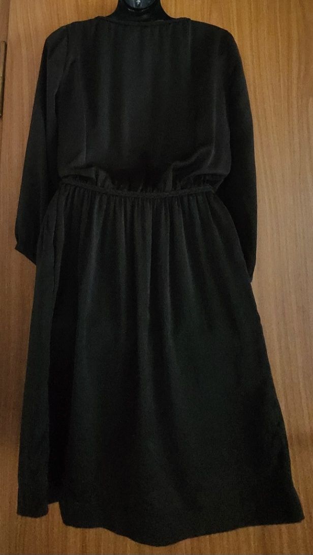Sandro Vestiti: Robe noire Sandro taille 1(S/M) boutonnée, taille élastique – Usato da Niedergösgen venduto da Eva2410 1