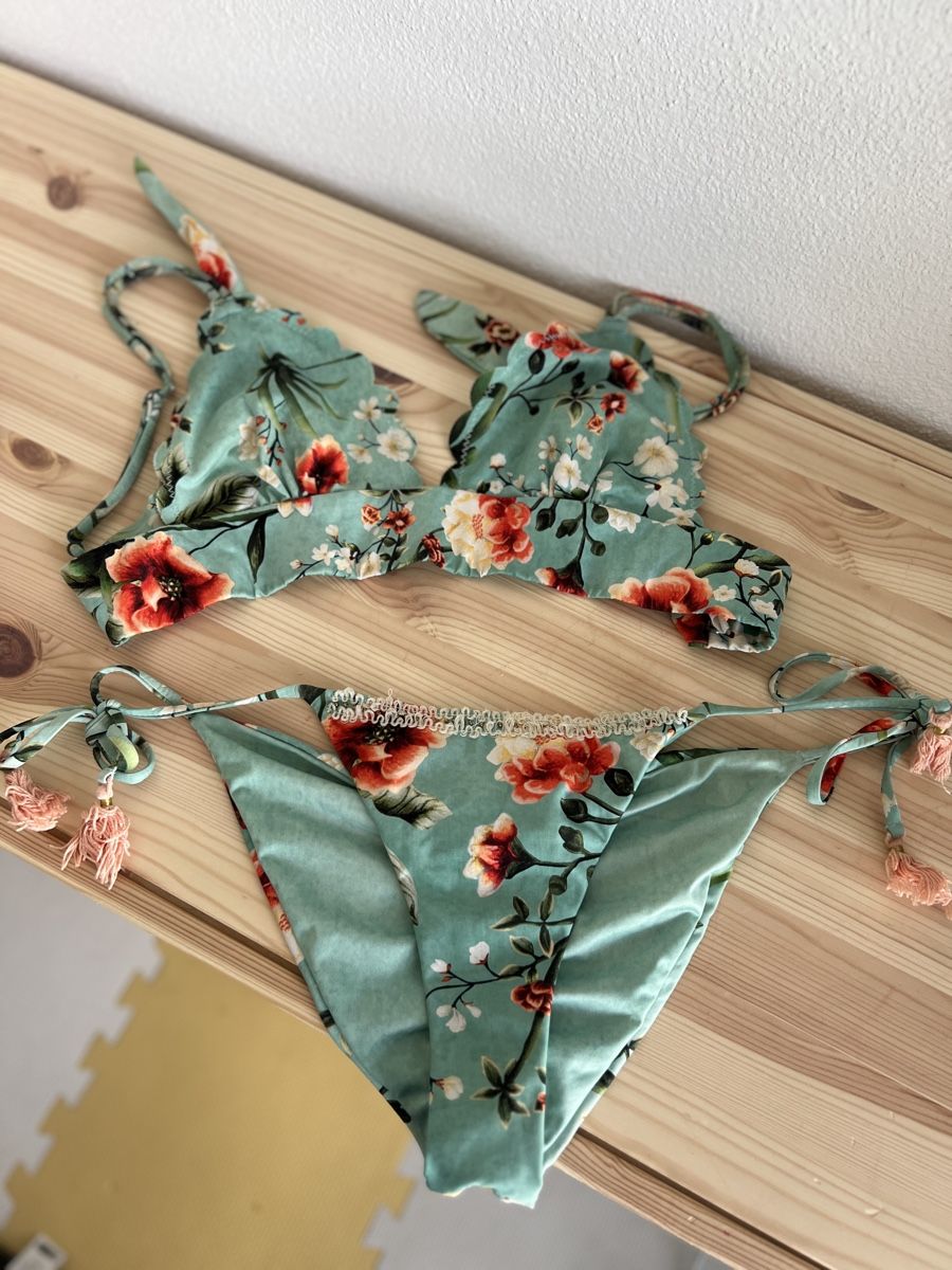 Costumi da bagno & Bikini: Agua bendita floral bikini- size M – Usato da Zug venduto da Marigabrielle
