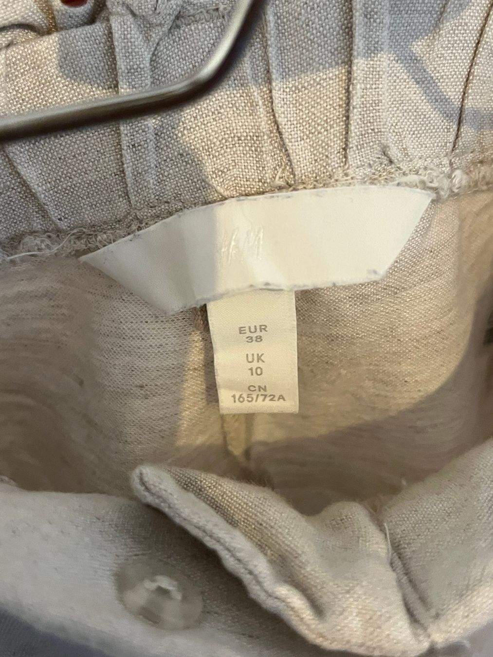 H&M Pantaloni: Short beige, H&M – Usato da Savagnier venduto da taianab 4