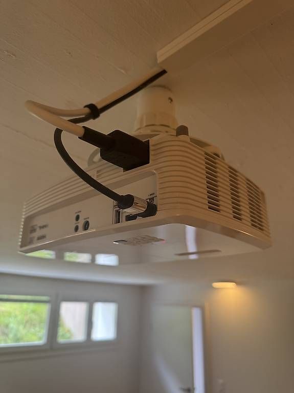 Proiettori: Beamer Optoma + Befestigungsmaterial Decke – Usato da Jona venduto da Betty010 2