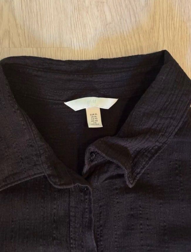 H&M Camicette: LOCKERE SCHWARZE BLUSE MIT LANGEN ÄRMELN – Usato da Winterthur venduto da Arunasu 1