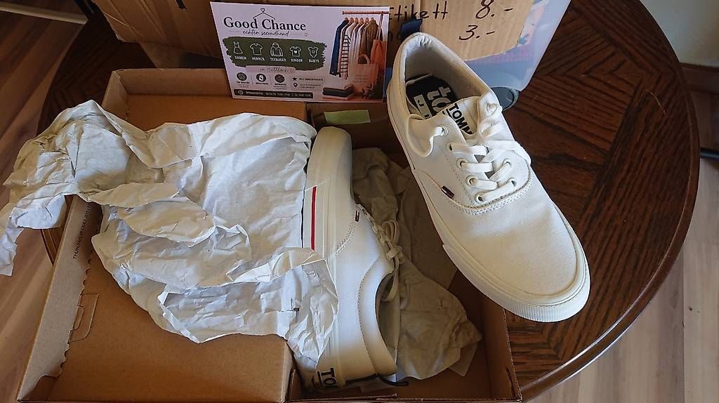 Tommy Hilfiger Scarpe da donna: Tommy Hilfiger Sneaker weiss NEU – Nuovo e nell'imballaggio originale da Grenchen venduto da Zombiepolizist