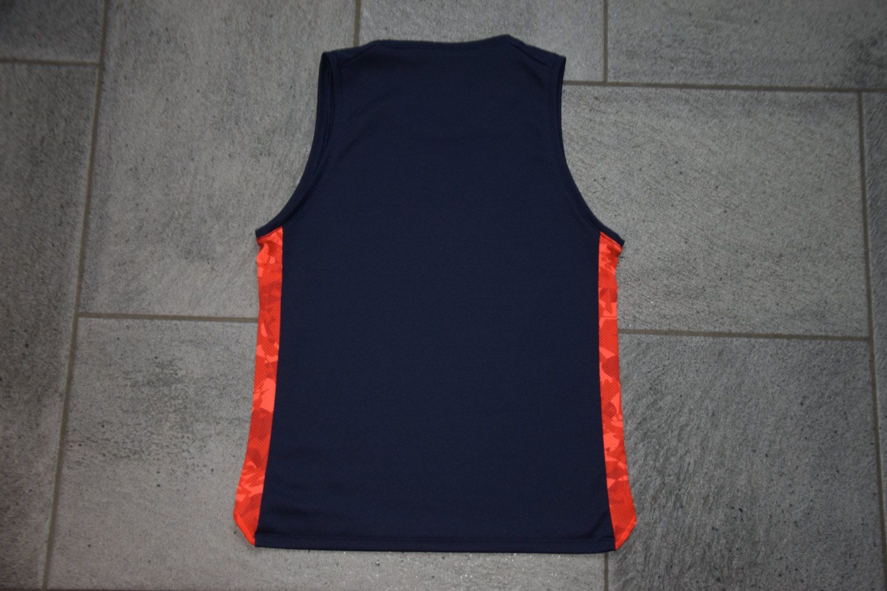 Camicie, T-shirt & Polo: Junge Basket Tank Top gr. 152 – Usato da Mezzovico venduto da finsteraar 1