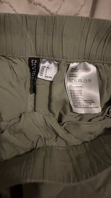 Pantaloni: Short H&M Divided kaki – Usato da Biel/Bienne venduto da Cli 2