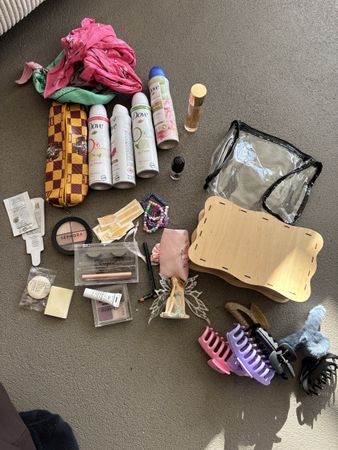 Lot de maquillage et produits de beauté divers