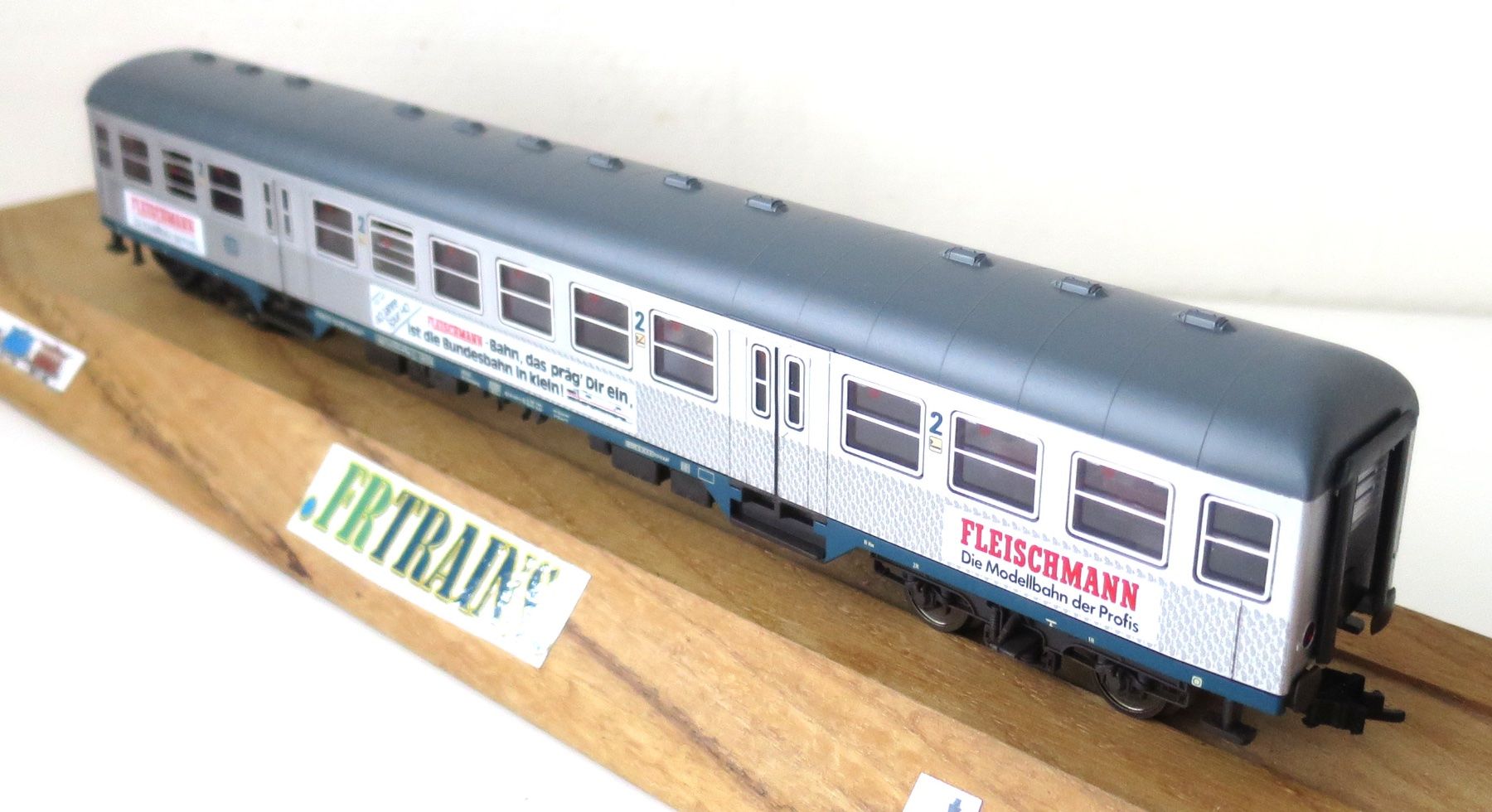 Fleischmann Modelleisenbahnen: FLEISCHMANN 5898 DB VOITURE 2 eme SILBERLING 40 ANS – Gebraucht aus Gland von FRtrains 5