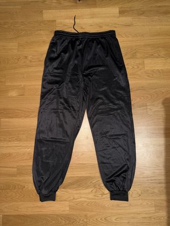 Schwarze Trainerhose