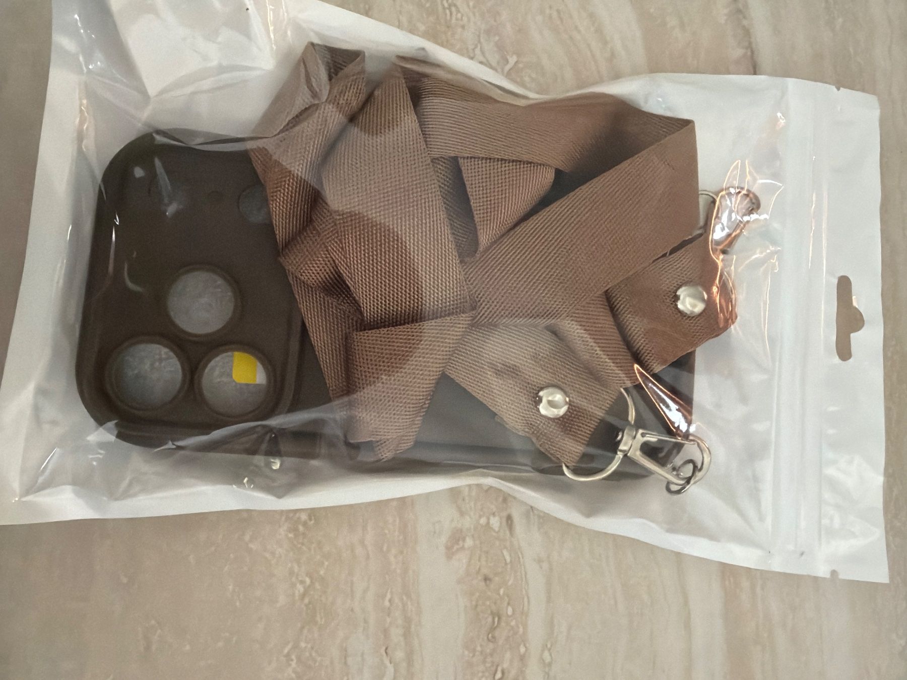 Apple Cover & Protezioni schermo: iPhone17 Pro case with strap, brown & heart detail – Nuovo e nell'imballaggio originale da Paradiso venduto da Ixaya.studio 5