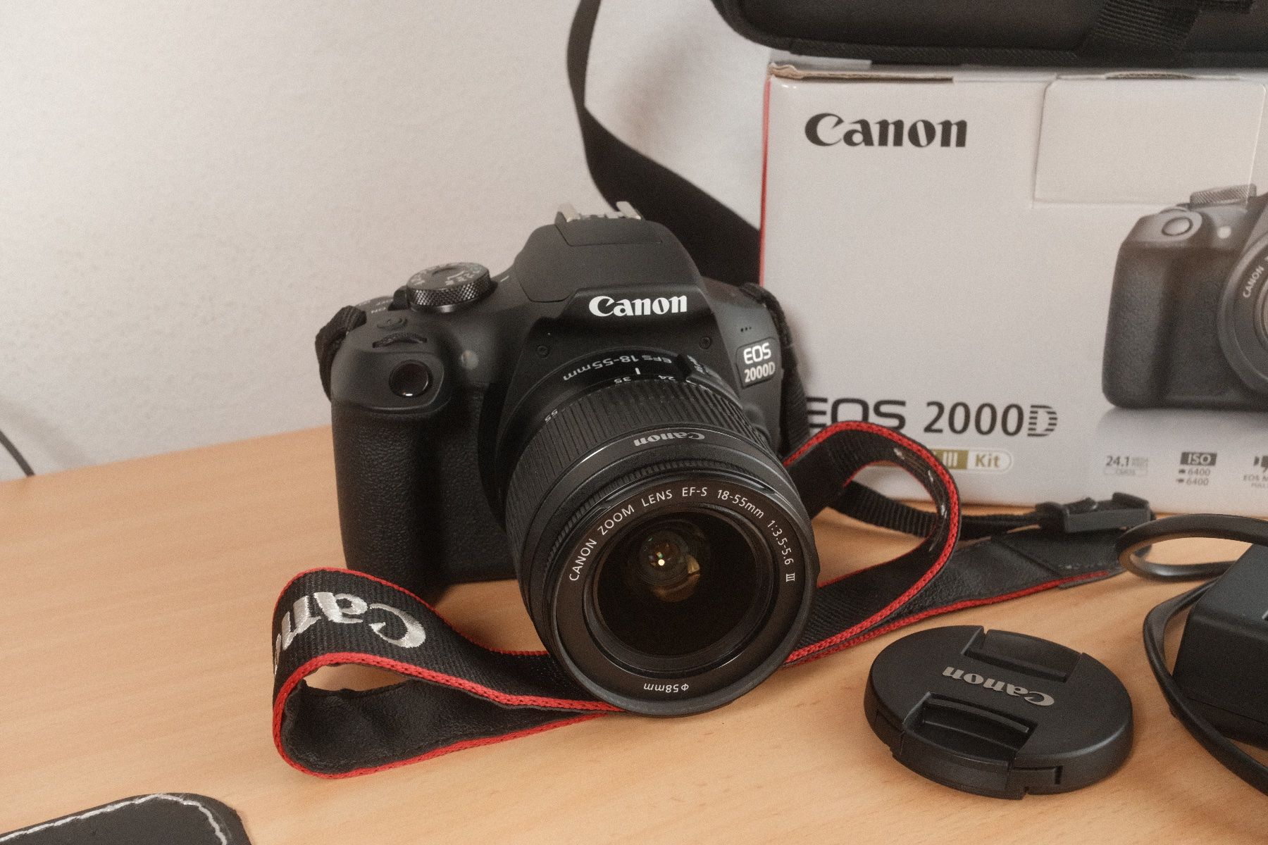 Canon Fotocamera: Canon EOS 2000D Kit EF-S 18-55 mm III + Tragetasche – Nuovo (secondo la descrizione) da Kreuzlingen venduto da jeje98 1