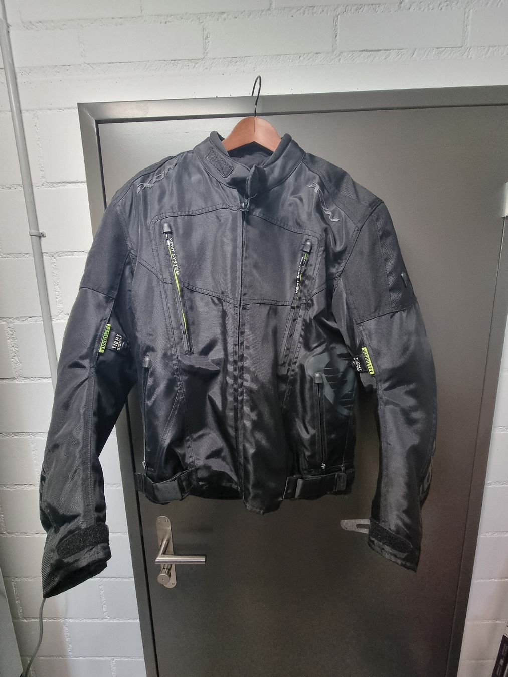 Ixon Jacken: IXON Motorradjacke XL eher eine L – Gebraucht aus Baden von Giuseppe5