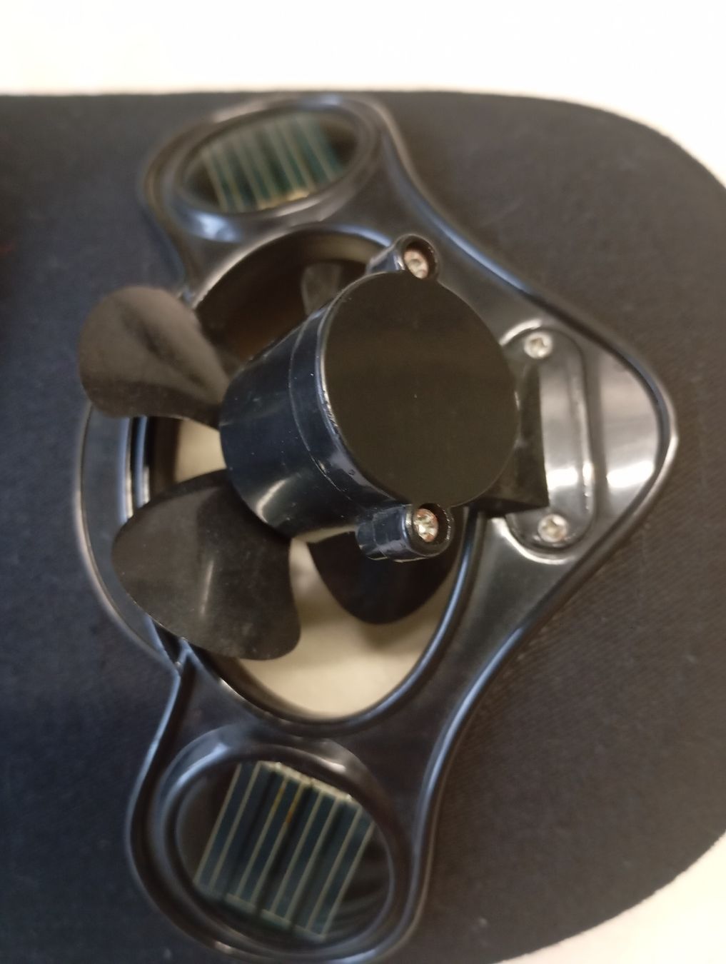 Copricapi, berretti & cappellini: Cap with integrated fan black used condition – Usato da Bern venduto da pav_8b6j 1