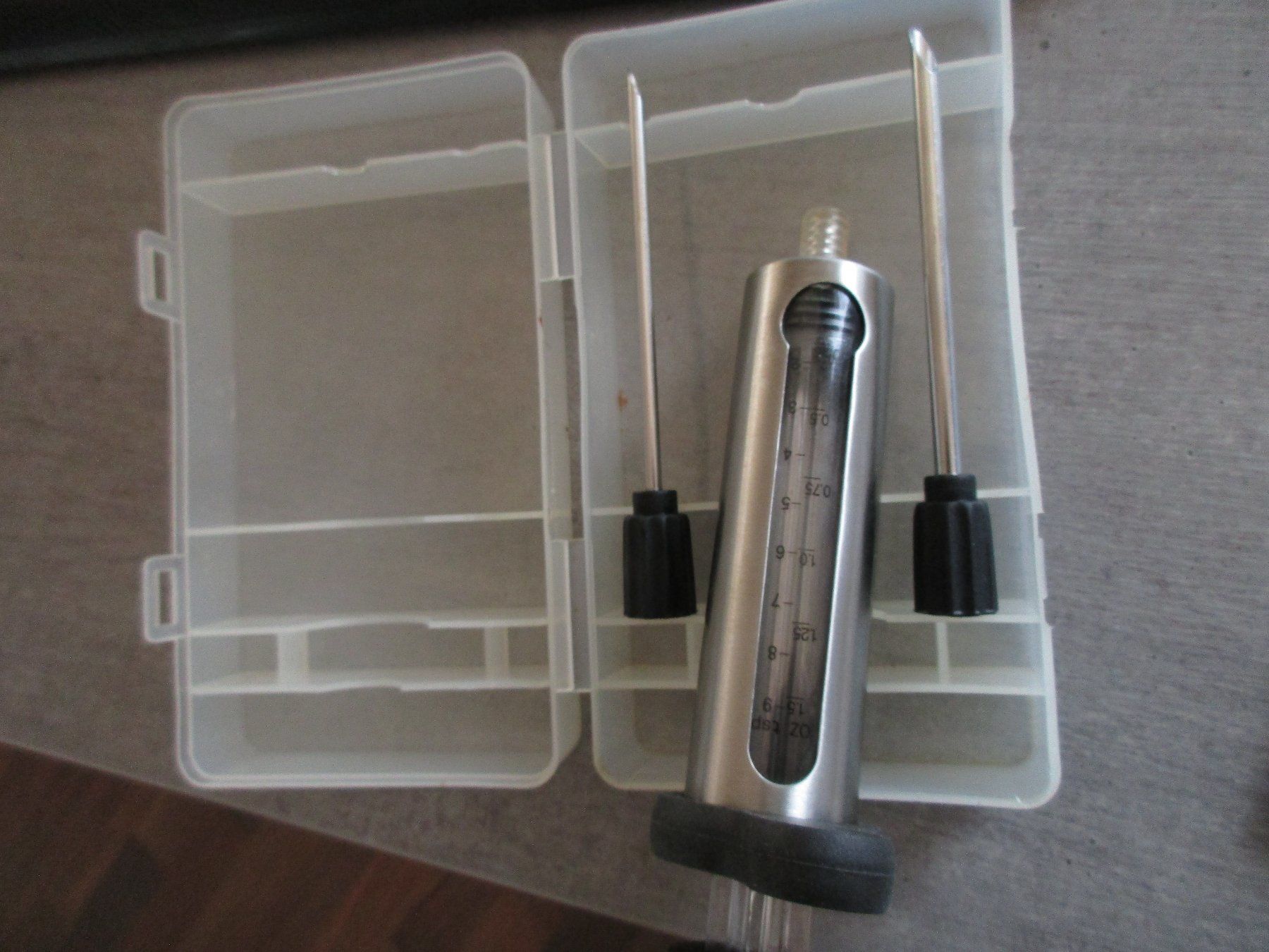Elettrodomestici da cucina: Fleischmarinierer mit Nadeln in Box – Usato da Niederwil AG venduto da Cembalo 2
