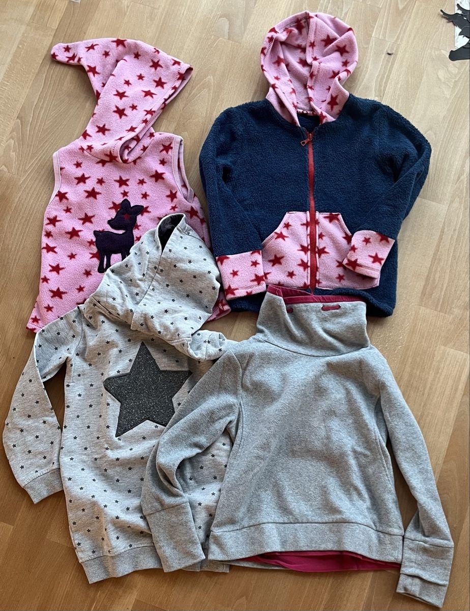 Kleiderpakete & -sets: Kleiderpaket Pulli, Jäckli, Sternen, Reh, ca. Gr. 128/134 – Gebraucht aus Merlischachen von alpeva 1