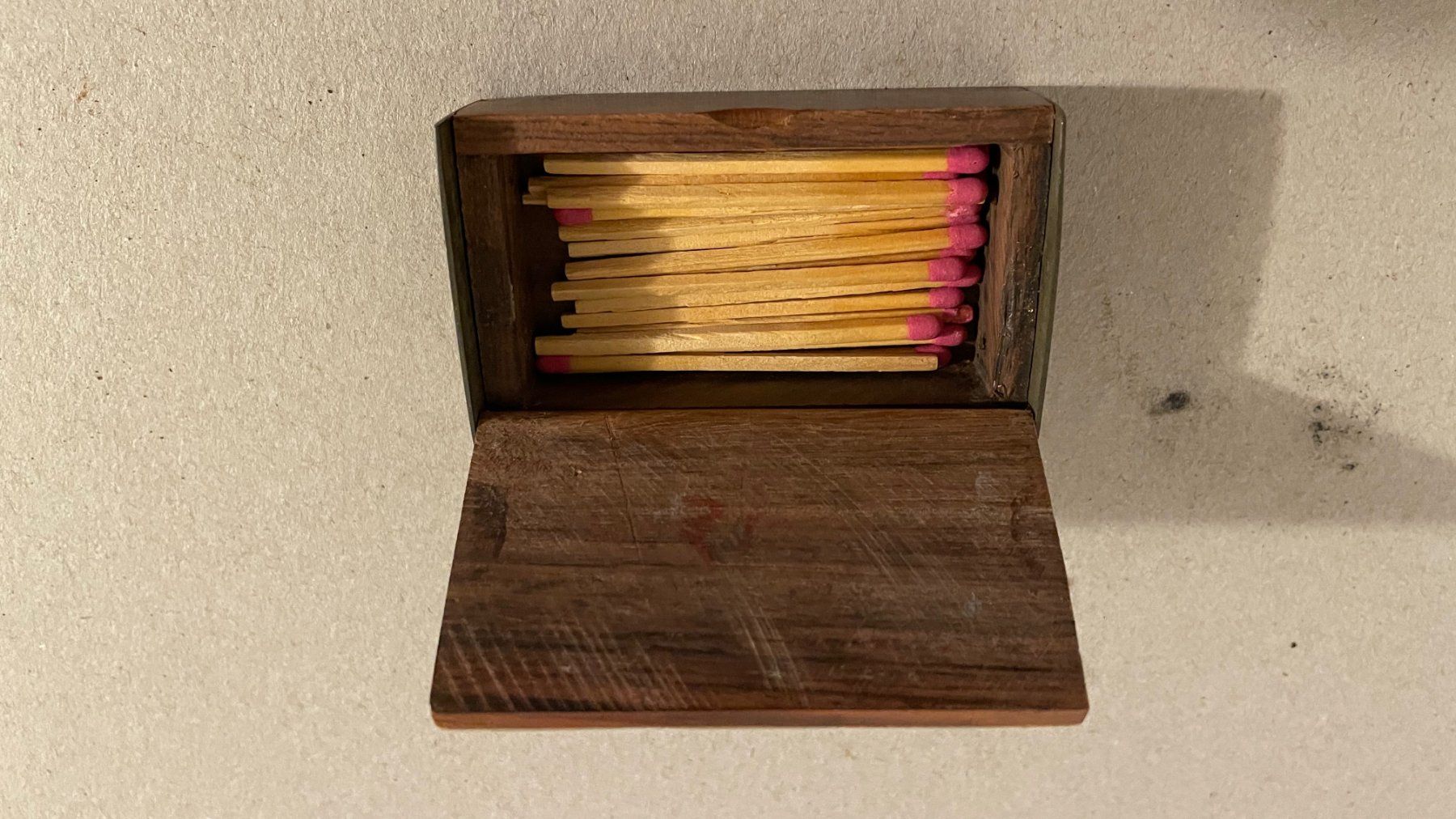 Barattoli: Schatulle aus Holz mit Perlmutt-Intarsien – Usato da Gelterkinden venduto da RemoViscardi