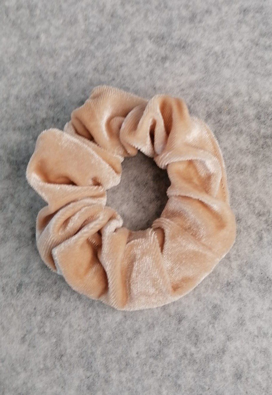 Accessori per capelli: Scrunchie /Haargummi aus Samt – Nuovo (secondo la descrizione) da Grächen venduto da Hel7890