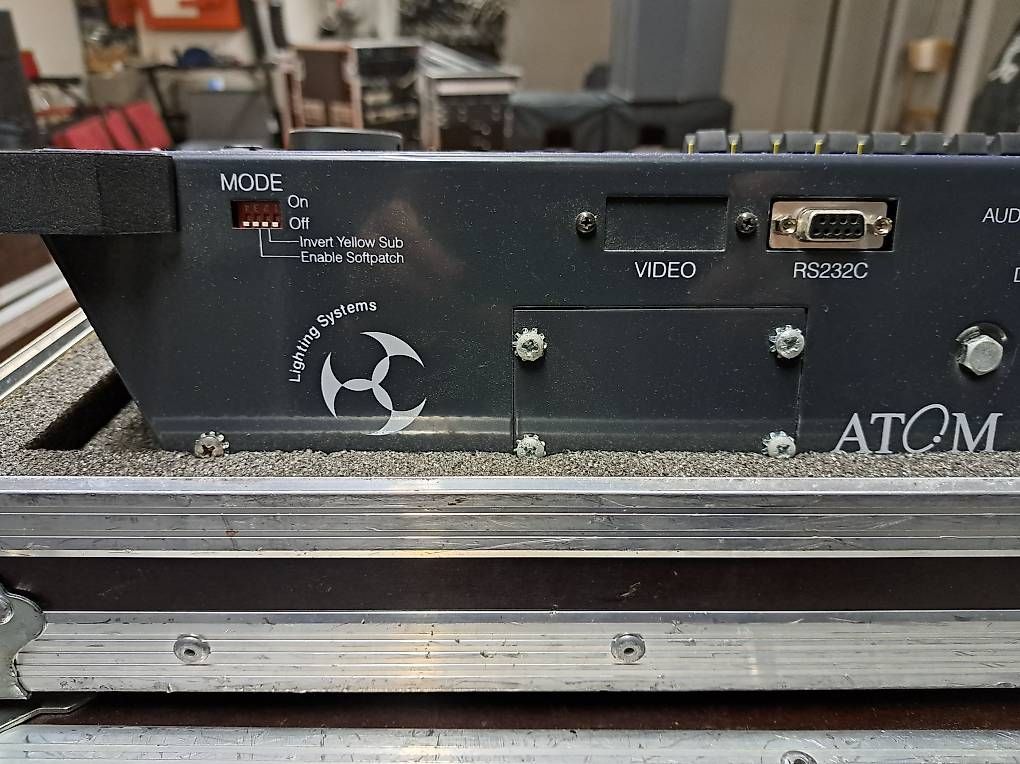 Console di mixaggio: LSC Atom Lichtsteuerpult – Usato da Uznach venduto da gartenri 3