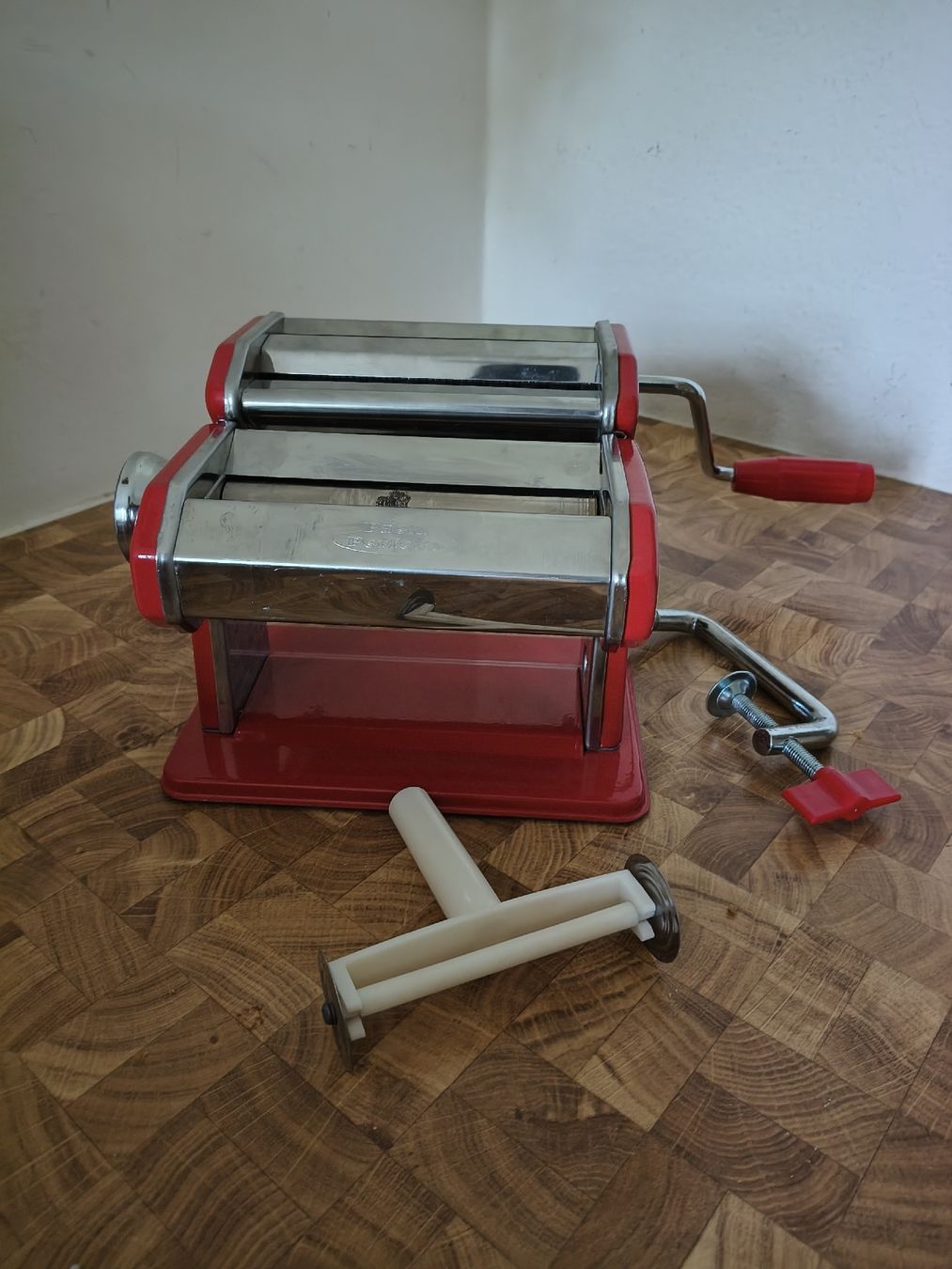 Elettrodomestici da cucina: Used Pasta Perfetta Manual Pasta Maker Machine Red – Usato da Zürich venduto da TrainLine 3