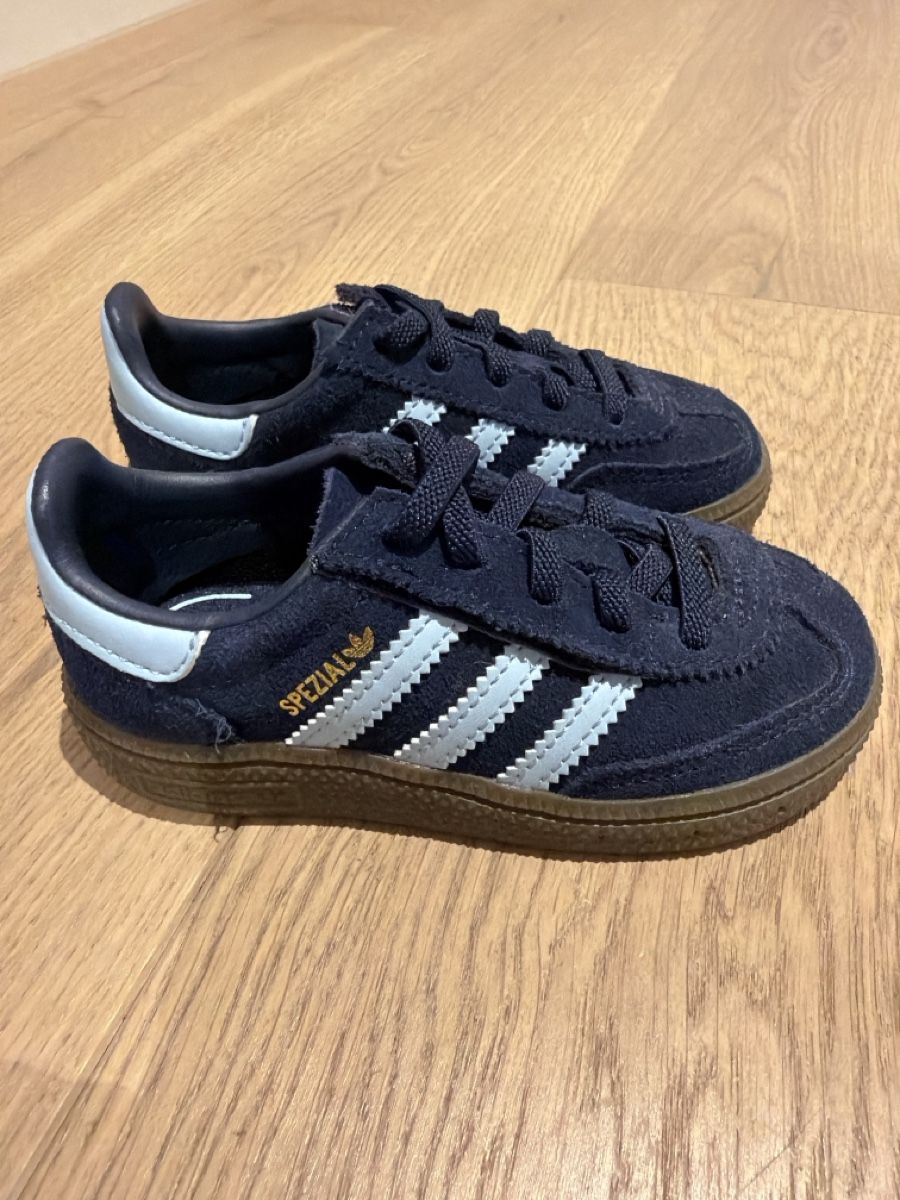 Schuhe für Jungen: Adidas Spezial Grösse 24 – Gebraucht aus Adlikon b. Regensdorf von samime01