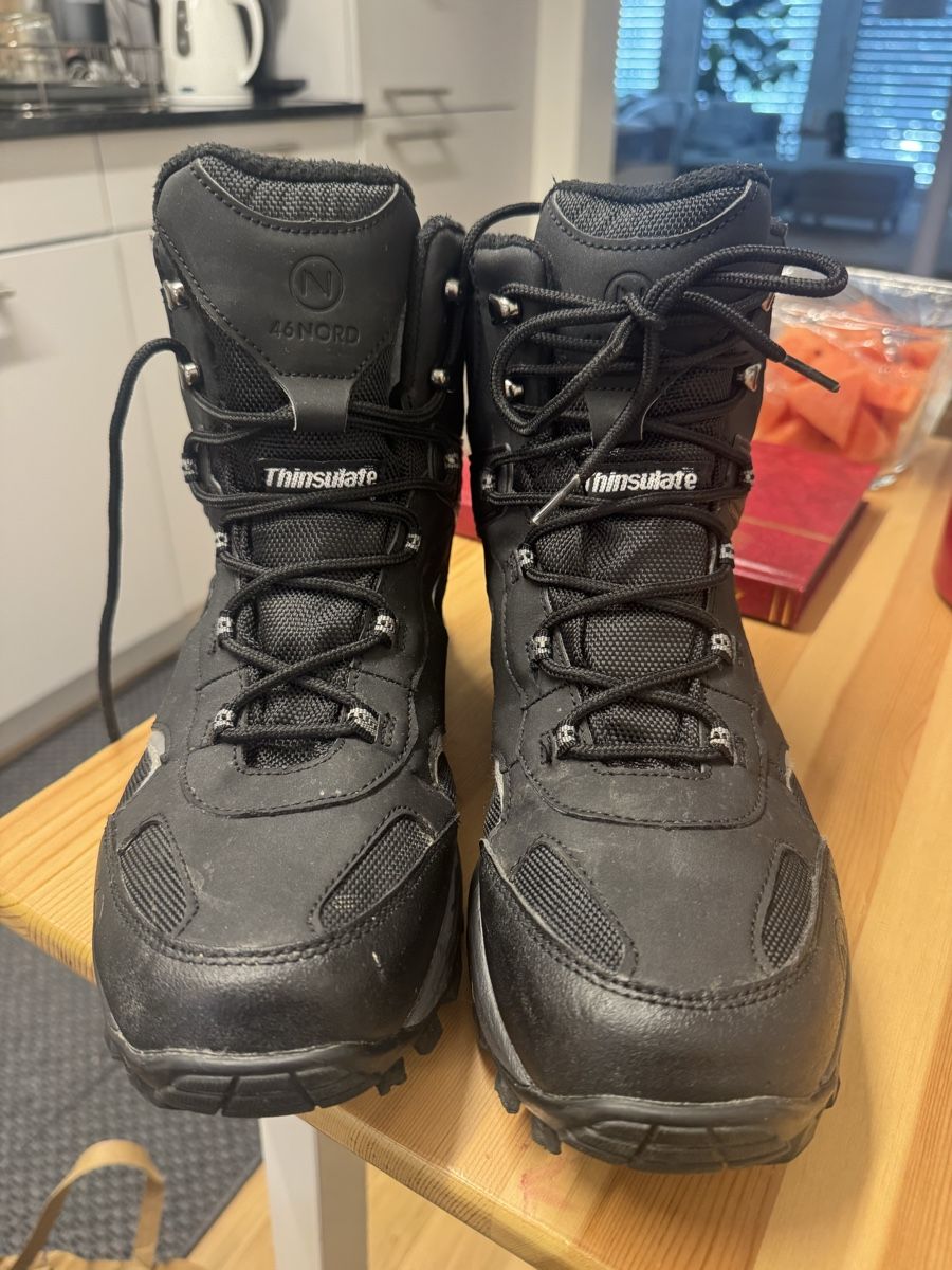 46 Nord Scarpe da uomo: Herreneanderschuhe 46N - Gr 42 selten getragen  – Nuovo (secondo la descrizione) da Luzern venduto da Neonpigeon