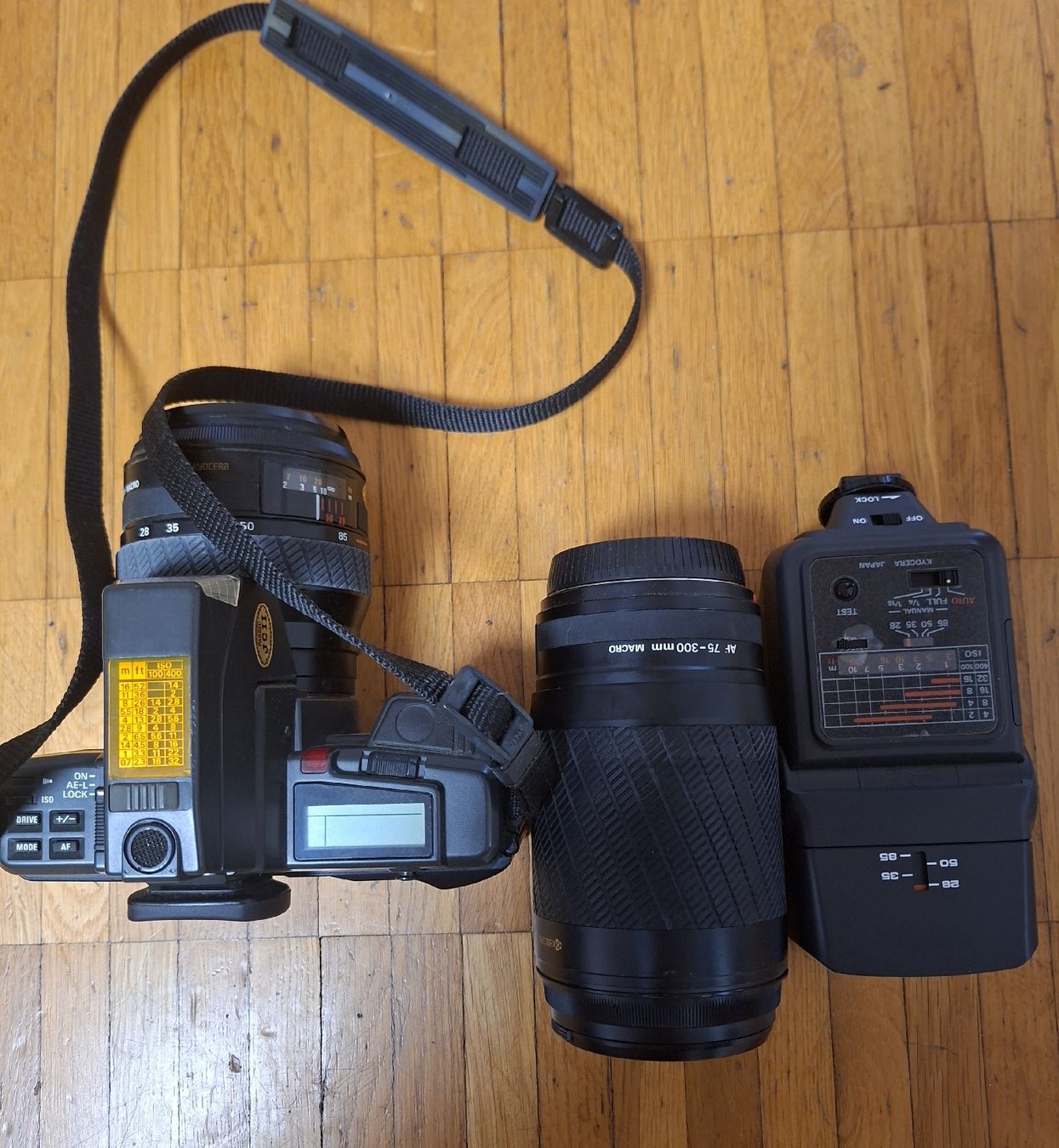Appareil photo: Yashica Kamera mit Objektiv und Blitz – D'occasion à Affoltern am Albis par Broki-Albis 1