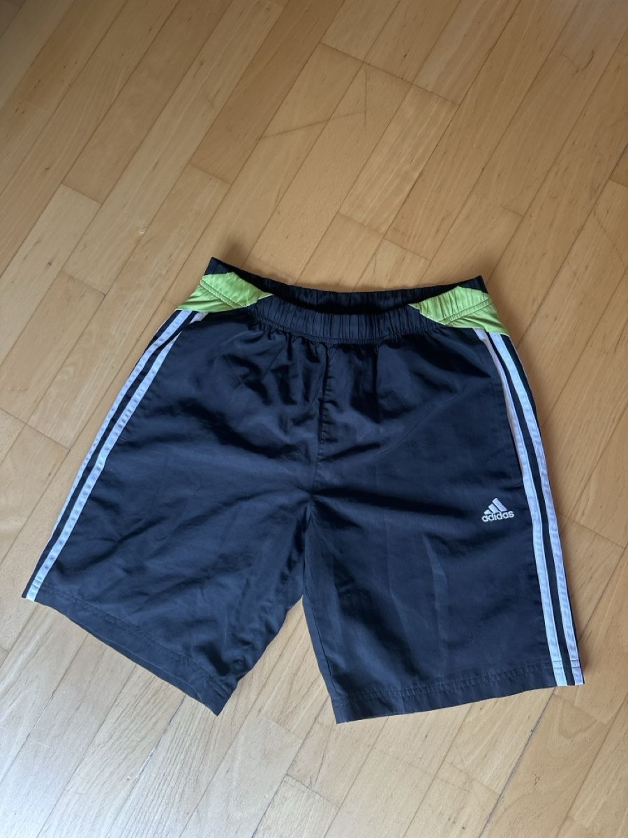 Adidas Hosen: Adidas Shorts – Gebraucht aus Rickenbach-Sulz von hel_yx9y
