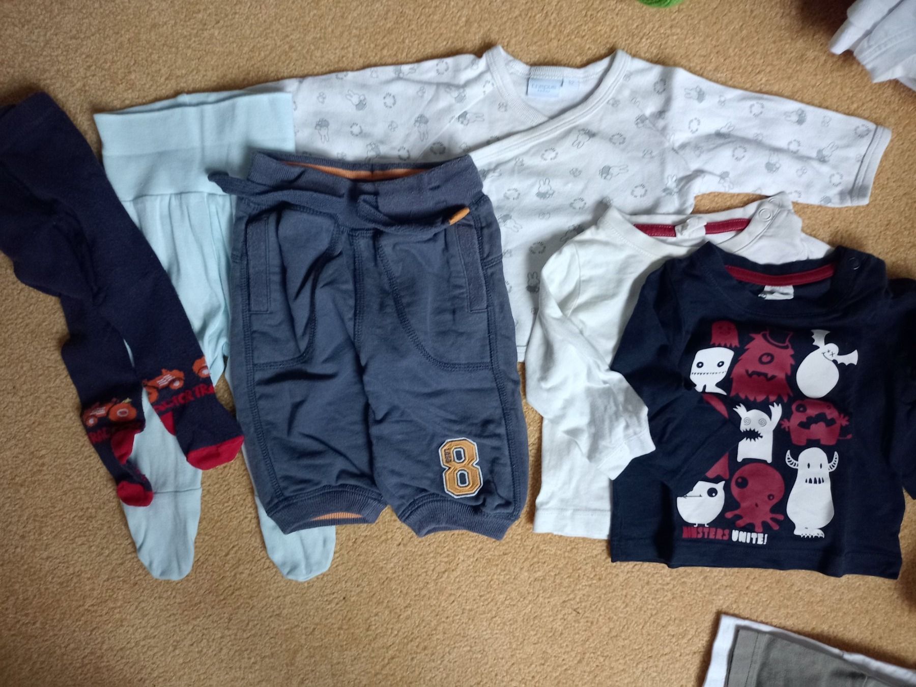 Kleiderpakete & -sets: Kleiderpaket 6tlg, Gr. 62 – Gebraucht aus Winterthur von voan