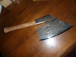 Ancienne hache de charpente / Antike Zimmermanns Axt